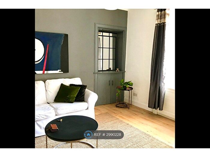 1 Bedroom Flat To Rent In Lothian Street, Hawick, TD9