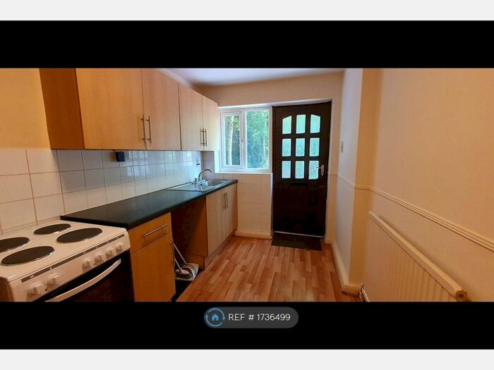 2 Bedroom Flat To Rent In Chesterfield Road North, Pleasley, Mansfield, NG19