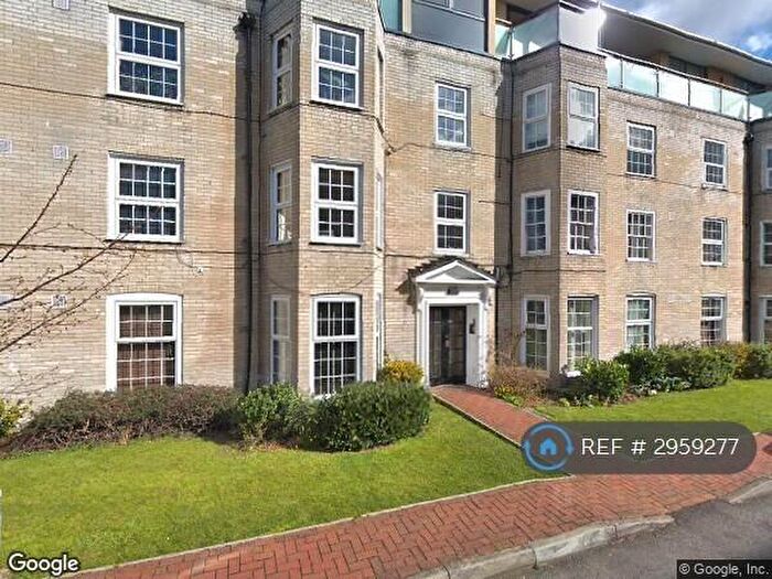 2 Bedroom Flat To Rent In Malden Court, Raynes Park, KT3