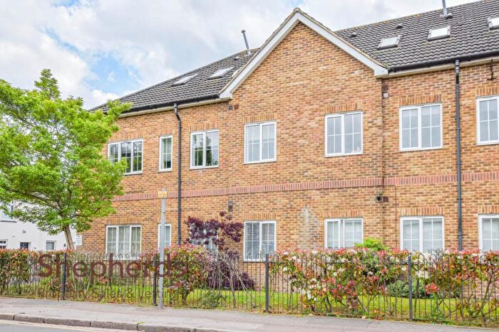 2 Bedroom Flat For Sale In Lowfield Court, Lowfield Lane, Hoddesdon, EN11