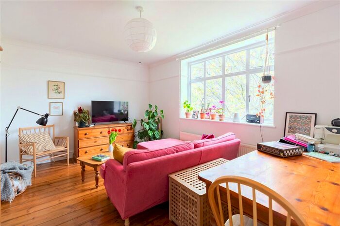 1 Bedroom Flat To Rent In Oakfield Court, Finsbury Park, London, N8