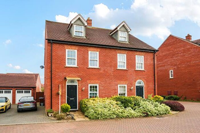 4 Bedroom Semi-Detached House For Sale In Bourton Road, Banbury, OX16