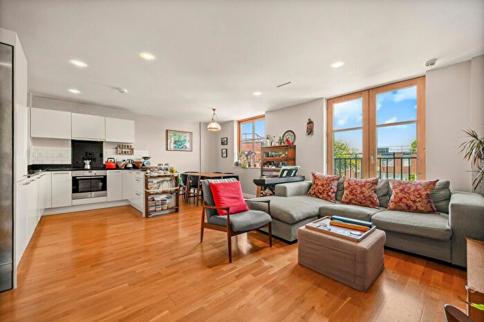 2 Bedroom Flat For Sale In Highbury Gardens, Holloway Road, N7
