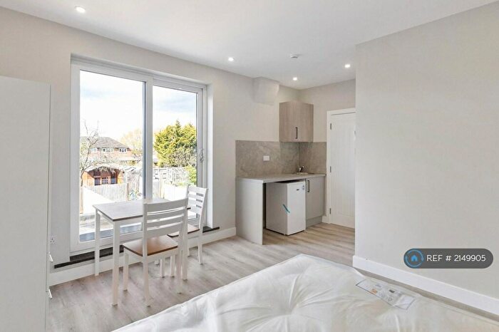 Studio To Rent In Green Lane, London, SE9