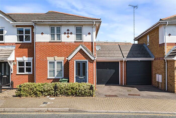 2 Bedroom Semi Detached House For Sale In High Street, Greenhithe, Kent, DA9