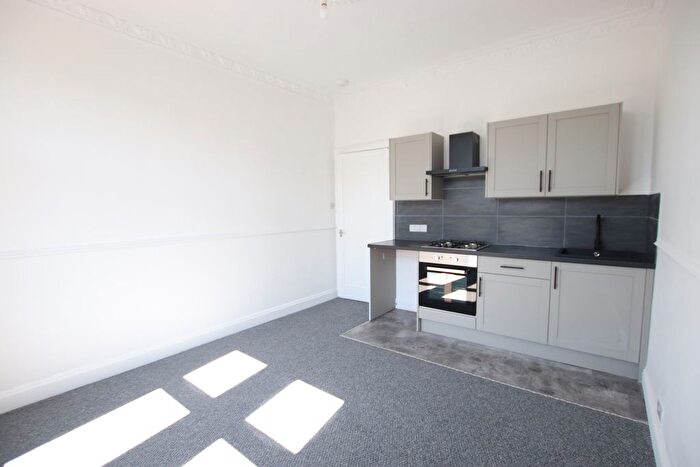2 Bedroom Flat To Rent In High Street, Dundee, DD2