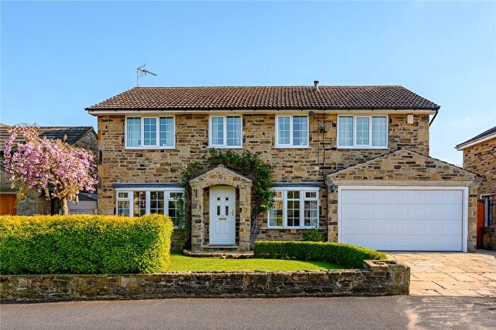 4 Bedroom Detached House For Sale In Dewar Close, Collingham, LS22