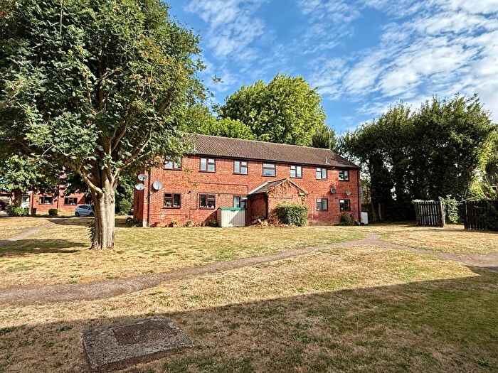 2 Bedroom Flat For Sale In Dellfield, Wadesmill, SG12