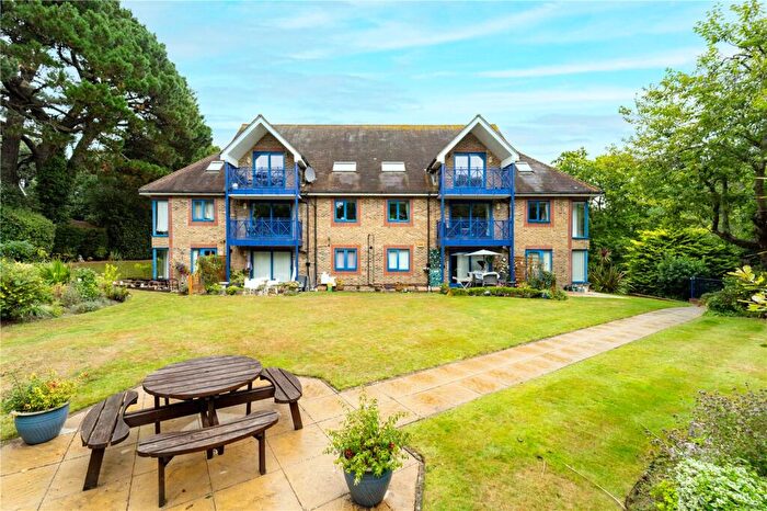 3 Bedroom Penthouse For Sale In West Overcliff Drive, Bournemouth, BH4