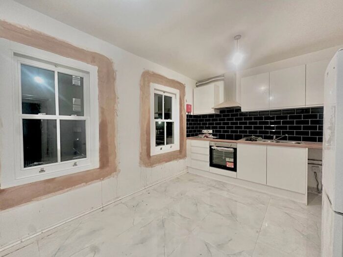 2 Bedroom Flat To Rent In Simpson Street, SW11