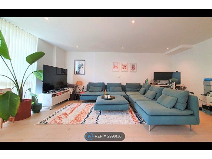 2 Bedroom Flat To Rent In Packington Square, London, N1