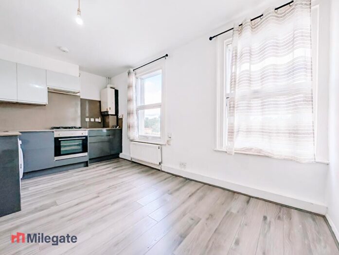 1 Bedroom Flat To Rent In Plumstead Road, Plumstead, SE18