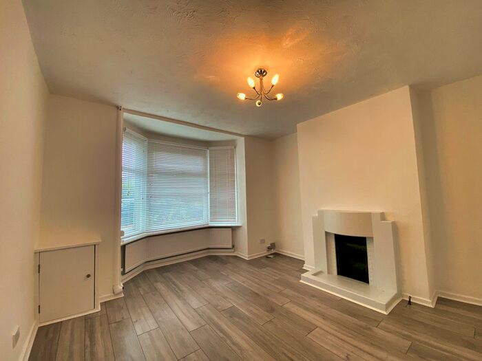 2 Bedroom Semi-Detached House To Rent In Lingfield Road, East Grinstead, RH19