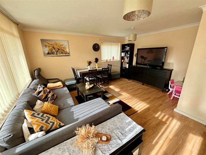 2 Bedroom Flat For Sale In Shady Bower Close, Salisbury, SP1