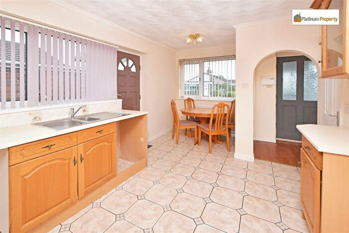 3 Bedroom Detached Bungalow For Sale In Woodside Drive, Meir Heath, ST3