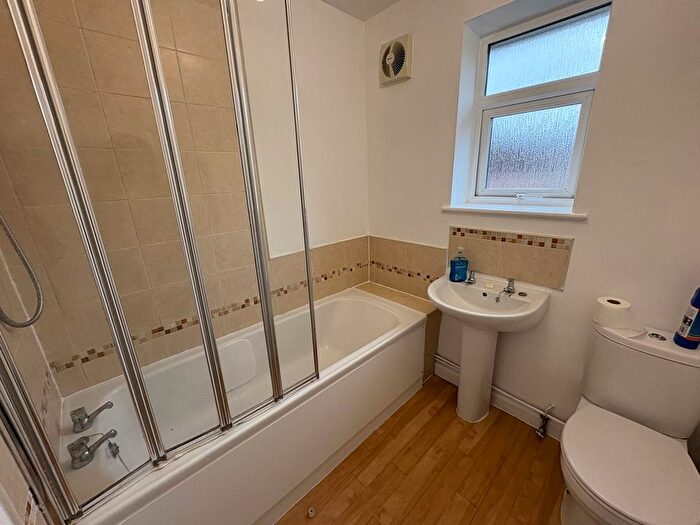 1 Bedroom Flat To Rent In Central Drive, Coseley, WV14