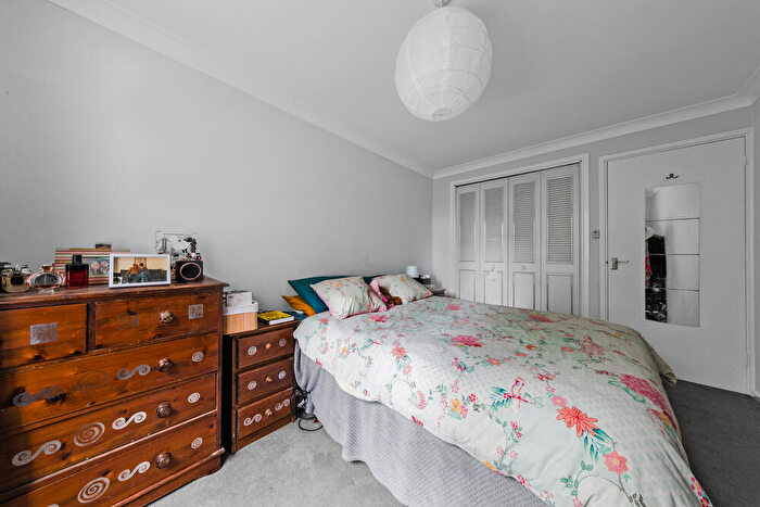 1 Bedroom Flat To Rent In Heathfield Drive, : Bed Rec Bath, CR4