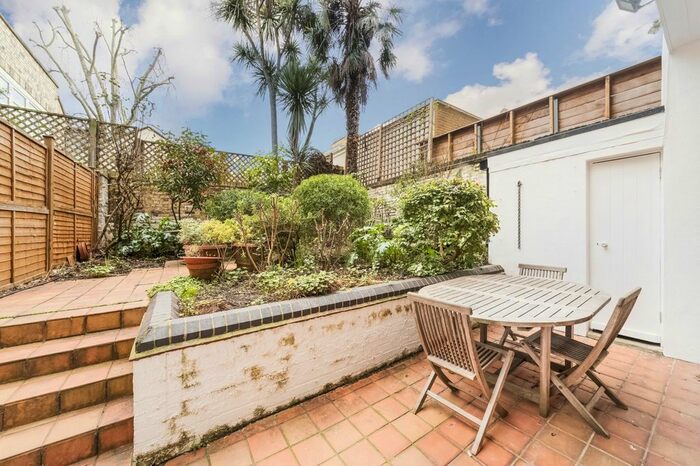 2 Bedroom Flat To Rent In Pont Street, Knightsbridge, London, SW1X