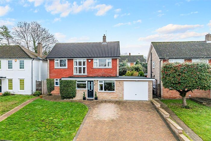 4 Bedroom Detached House For Sale In Mospey Crescent, Epsom, KT17