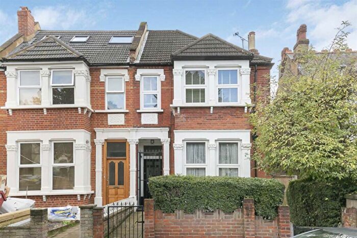 2 Bedroom Flat For Sale In Upper Walthamstow Road, Walthamstow, E17