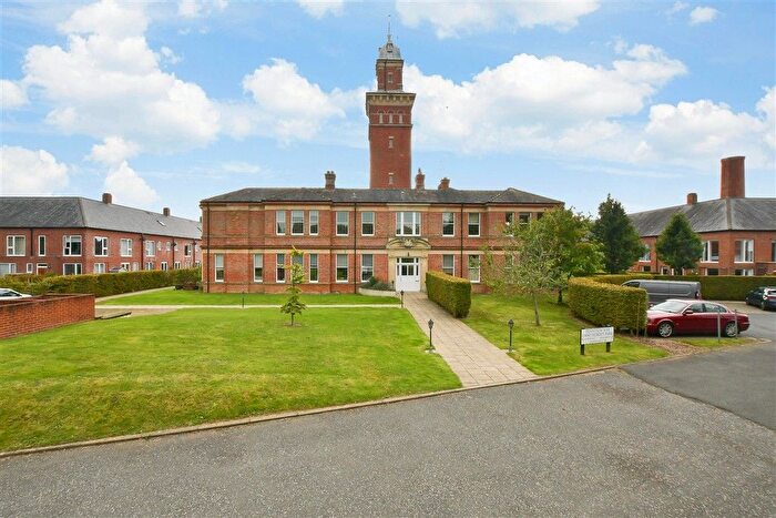 2 Bedroom Flat For Sale In Whitecroft Park, Newport, Isle Of Wight, PO30