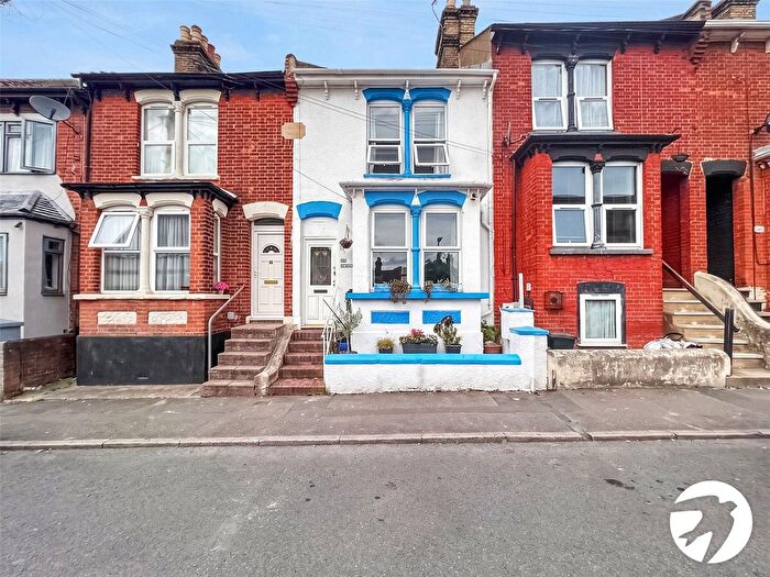 2 Bedroom Terraced House For Sale In Hillside Road, Chatham, Medway, ME4
