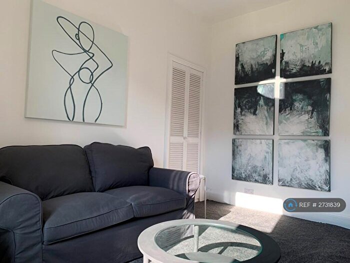 2 Bedroom Flat To Rent In Bruce Street, Stirling, FK8