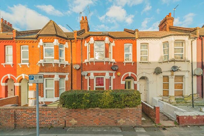 2 Bedroom Flat For Sale In Mora Road, Cricklewood, NW2
