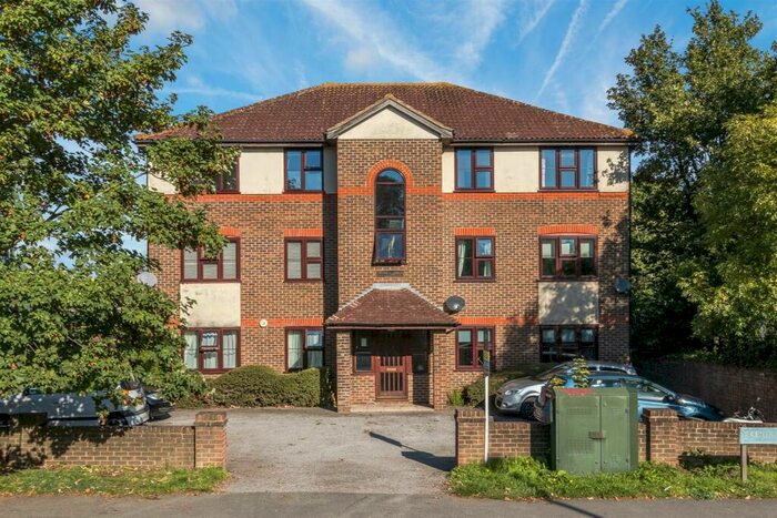2 Bedroom Apartment To Rent In Central Road, Morden, SM4