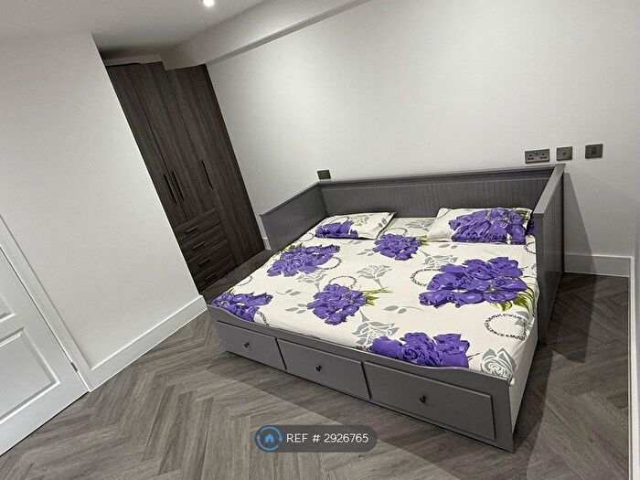 6 Bedroom Semi-Detached House To Rent In Ward Gardens, Slough, SL1