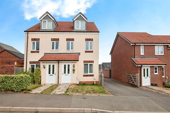 3 Bedroom Town House For Sale In Hawling Street, Redditch, B97