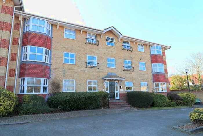 2 Bedroom Apartment To Rent In Wayletts, Leigh-on-Sea, SS9