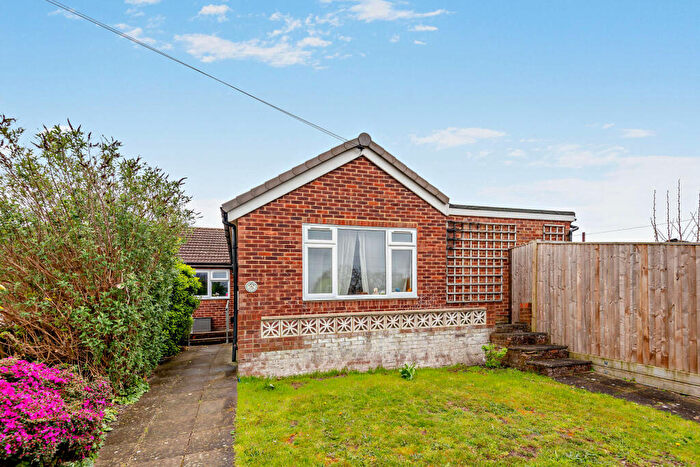 3 Bedroom Bungalow For Sale In Clinton Close, Knaphill, Woking, Surrey, GU21