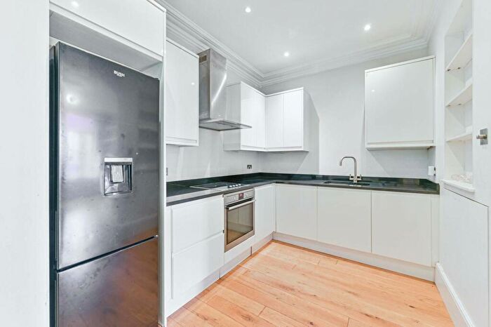 3 Bedroom Flat To Rent In Croxted Road, Herne Hill, London, SE24