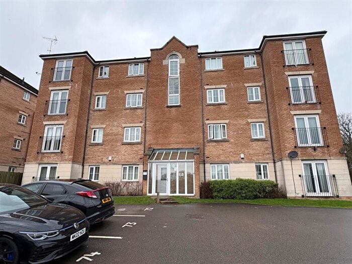2 Bedroom Apartment For Sale In Sandhill Close, Rhodesway, Bradford, BD8