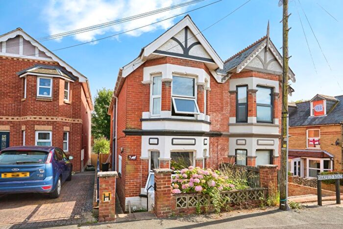 3 Bedroom Semi-Detached House For Sale In Oakfield Road, East Cowes, Isle Of Wight, PO32