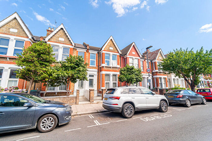 3 Bedroom Terraced House For Sale In Coleraine Road, Wood Green, N8