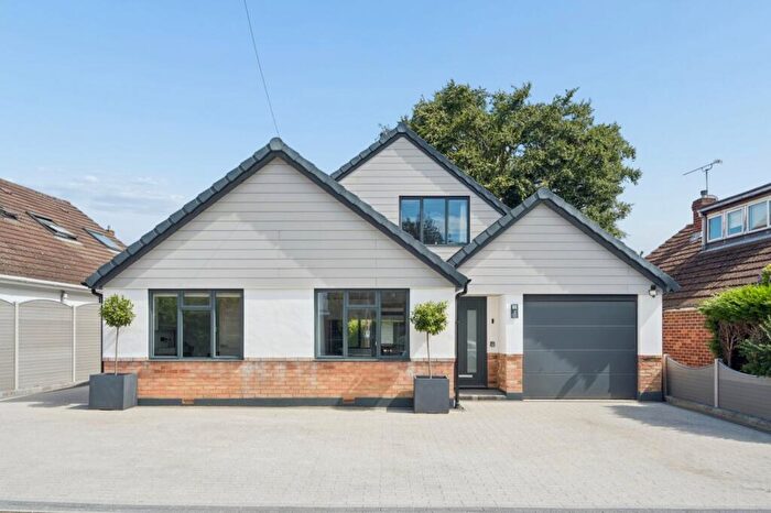 3 Bedroom Detached House For Sale In Cedars Close, Chalfont St. Peter, Gerrards Cross, Buckinghamshire, SL9