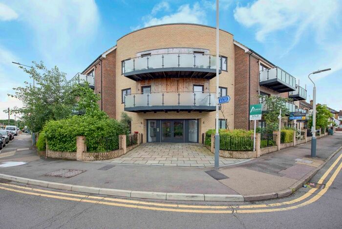 2 Bedroom Flat For Sale In Oakpoint, Sutton Court Road, Uxbridge, UB10