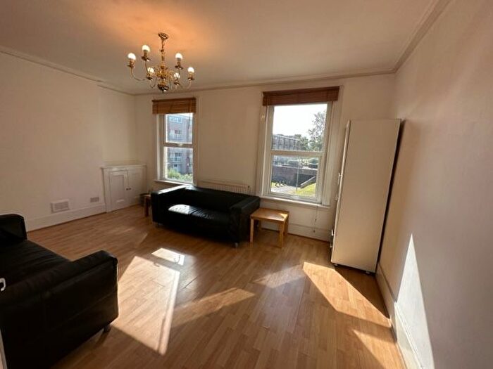 2 Bedroom Flat To Rent In Victoria Road, London, NW4