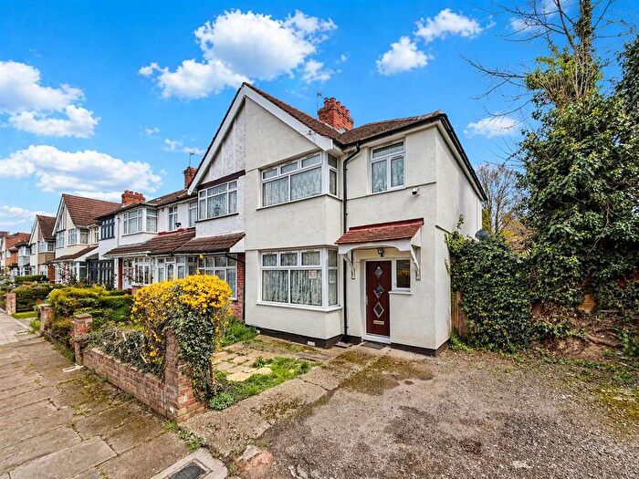 3 Bedroom End Of Terrace House For Sale In Stratford Road, Southall, UB2