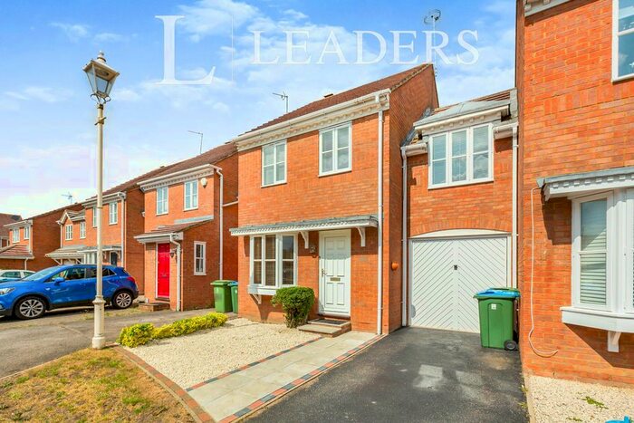 3 Bedroom Link Detached House To Rent In Lark Vale, Aylesbury, HP19