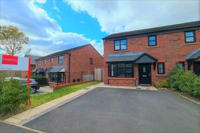 3 Bedroom Semi-Detached House To Rent In Green Croft Close, Manchester, M46