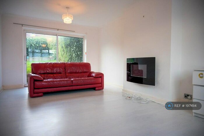 3 Bedroom Semi-Detached House To Rent In Torbay Crescent, Nottingham, NG5