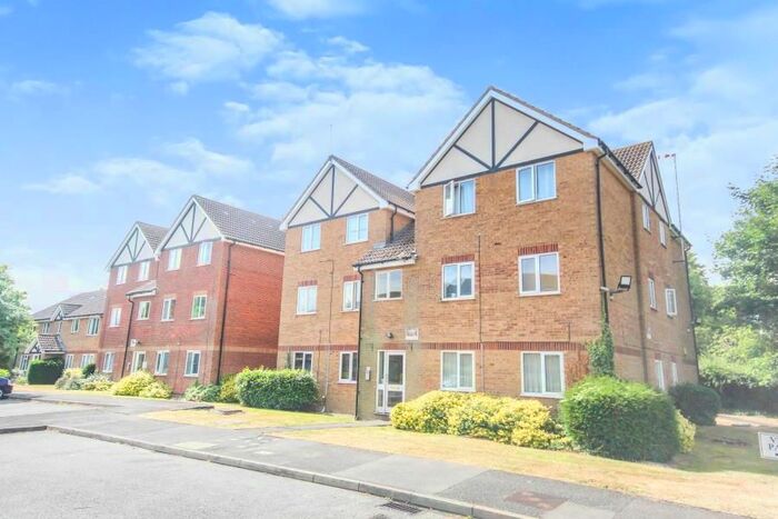 1 Bedroom Flat To Rent In Bridgewater Court, Common Road, Langley, SL3