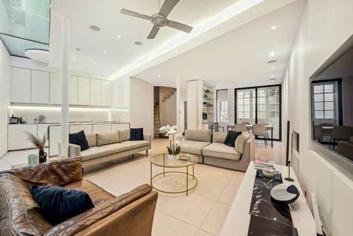 3 Bedroom Mews To Rent In Hesper Mews, South Kensington, SW5