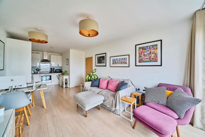 1 Bedroom Flat For Sale In High Street, London, London, E15