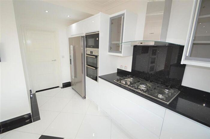 2 Bedroom Flat To Rent In Harvey Road, London, E11