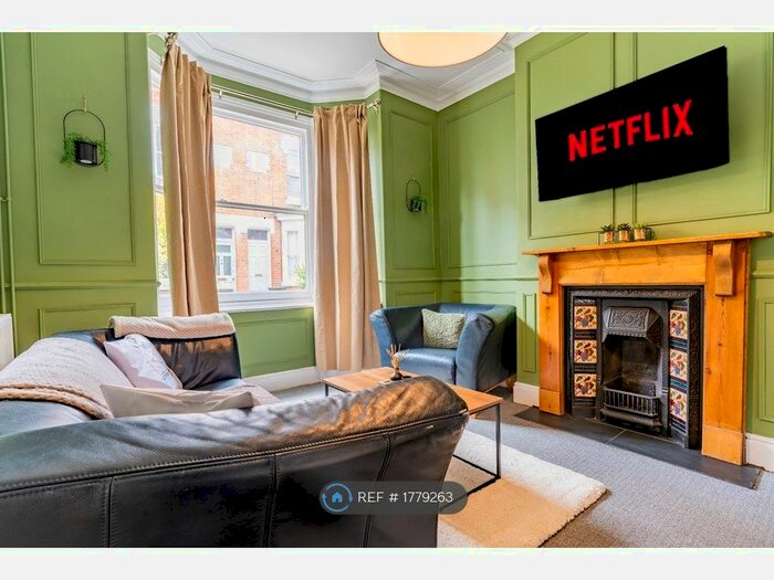 5 Bedroom Semi-Detached House To Rent In Brookhouse Avenue, Leicester, LE2