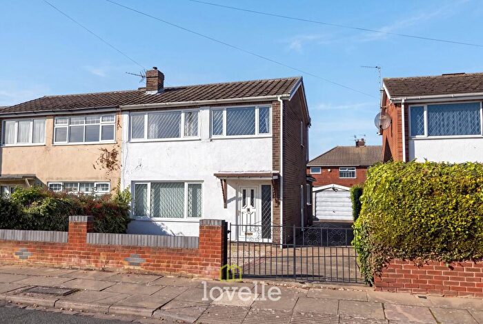 3 Bedroom Semi-Detached House For Sale In Ancaster Avenue, Grimsby, DN33